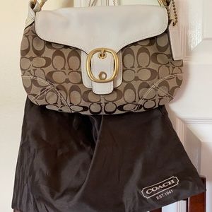 Auth. Coach small shoulder bag in beige and white